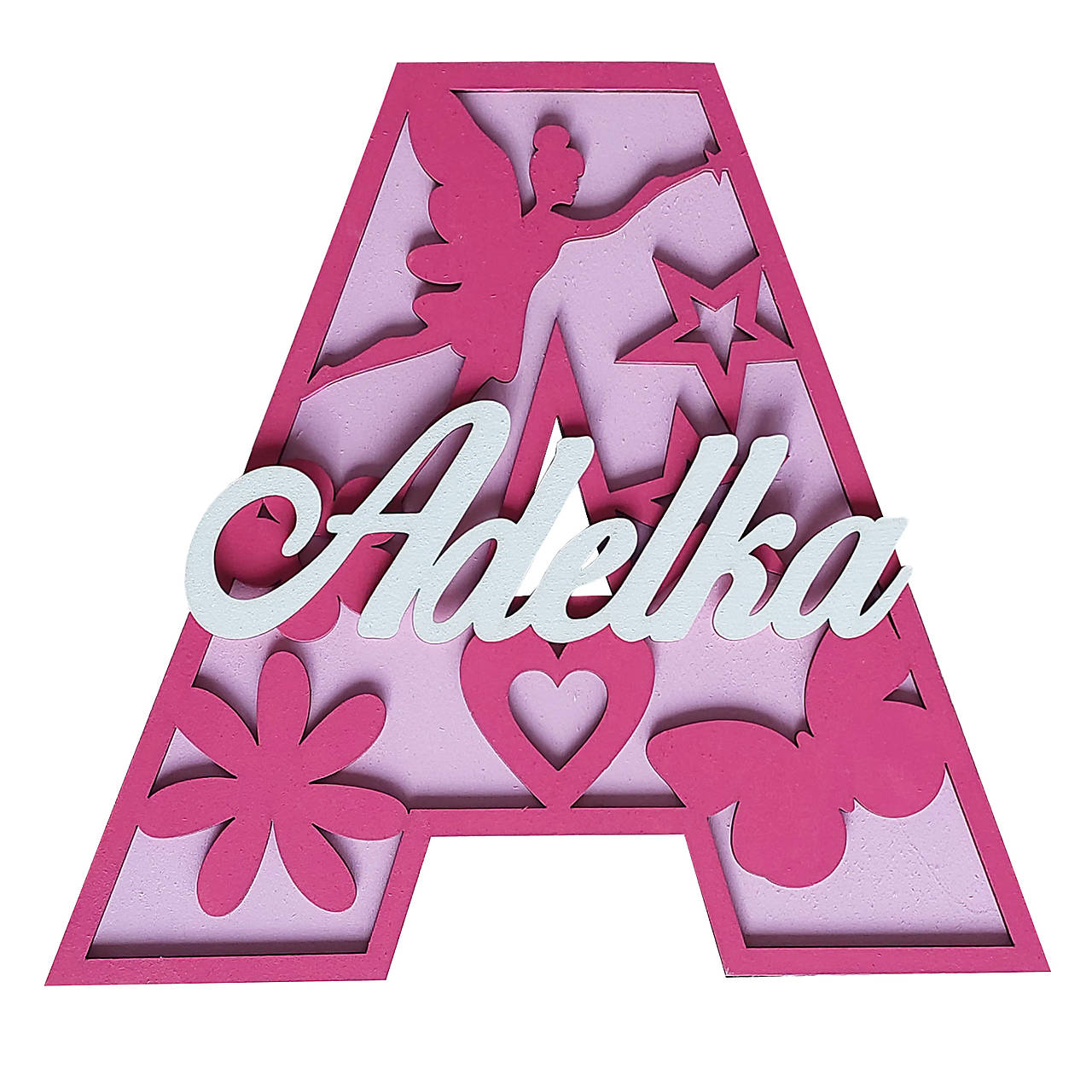 Písmeno s menom zdobené obrázkami víla a kvety