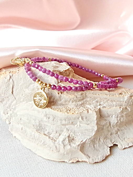 Náhrdelníky - Náhrdelník rubín s medailónom - 18115088_