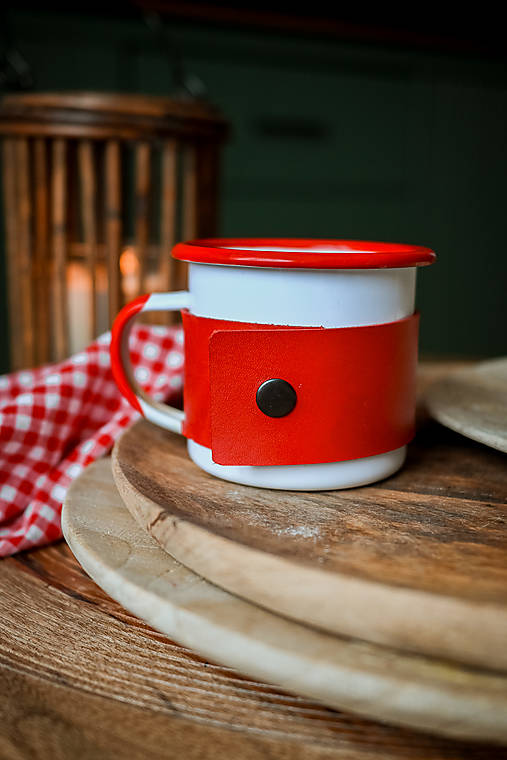 Smaltovaný hrnček s koženým remienkom (text na želanie)