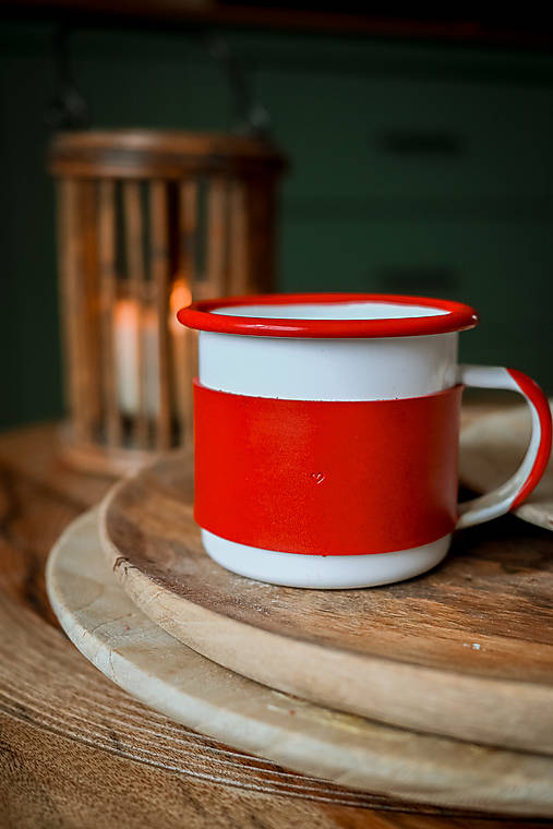 Smaltovaný hrnček s koženým remienkom (text na želanie)