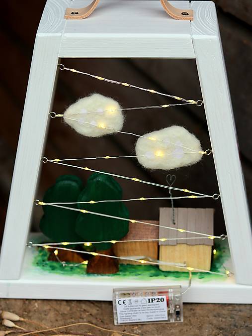 Lampášik "vidiecky domček vo vlčom maku"