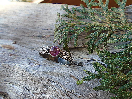 Strieborny prsteň Ag 925 Vavrínové listky Rubelit