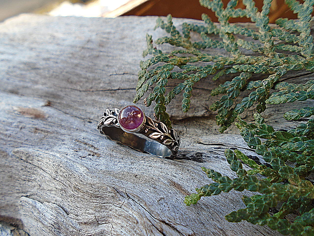 Strieborny prsteň Ag 925 Vavrínové listky Rubelit