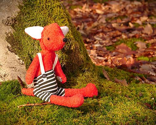 Hračky - červenkastý "Pupo" v pásikavých gaťuškách - 18118733_