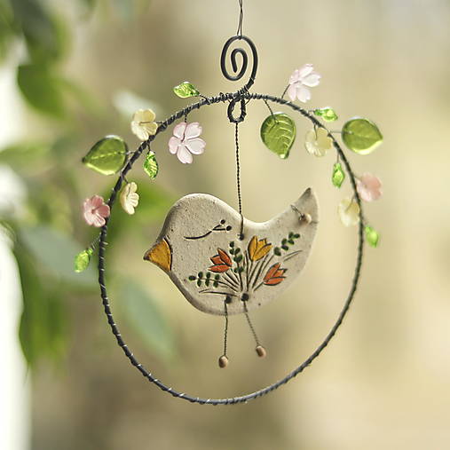 Dekorácie - jarný vtáčik s kvetmi - 18119206_