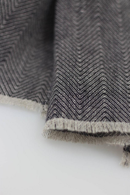 Elegantný čiernošedý šál zo 100% premium ľanu so vzorom herringbone