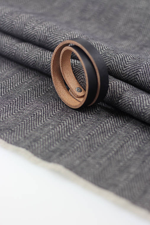 Elegantný čiernošedý šál zo 100% premium ľanu so vzorom herringbone