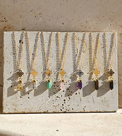 Retiazka štvorlístok s krištáľom (variácie)