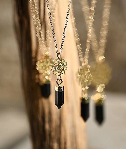 Retiazka mandala RADOSTI s krištáľom (variácie)