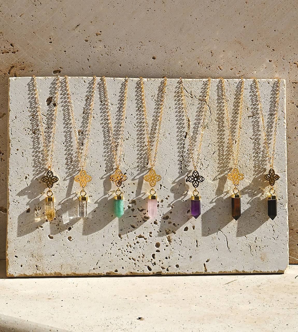 Retiazka štvorlístok s krištáľom (variácie)