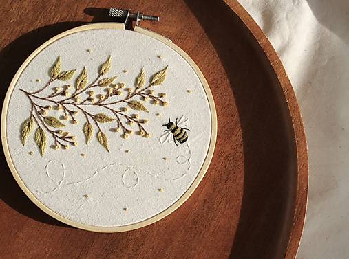 Dekorácie - Výšivká Bee - 18119902_