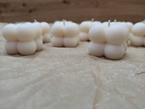 Sójové sviečky pre svadobných hostí