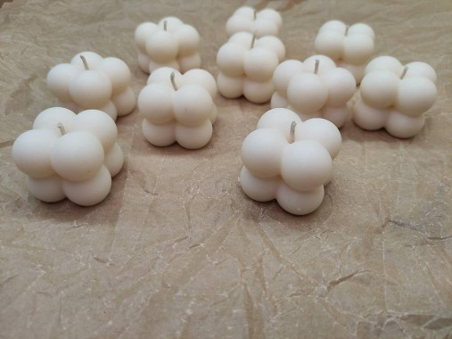 Sójové sviečky pre svadobných hostí