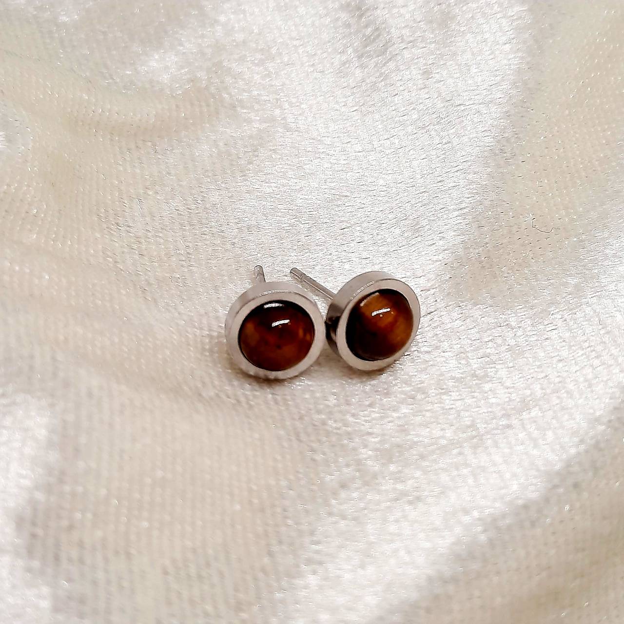 Napichovačky minerál+chirurgická oceľ (6mm-tigrie oko)