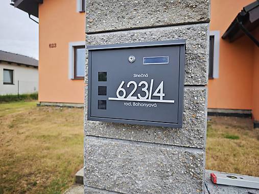 Úložné priestory & Organizácia - Poštová schránka BK.519 G.AM ANTRACIT s číslom na dom v 3D verzii - 18121061_