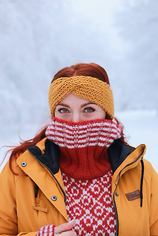 Čiapky, čelenky, klobúky - Jednofarebná vlnená ručne pletená čelenka s ozdobným twistom - 18121498_