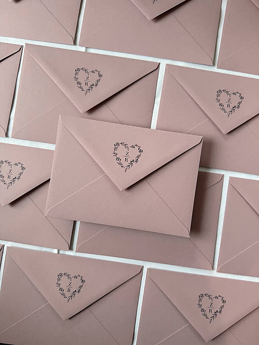 Papiernictvo - Obálka s monogramom srdca a iniciálmi staroružová 120g C6 - 18124759_