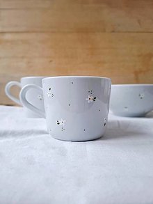 Nádoby - Porcelánová šálka Biele kvety - 18125867_
