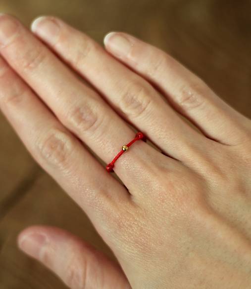 Prstene - Minimalistický šnúrkový prsteň s korálkou - 18125110_