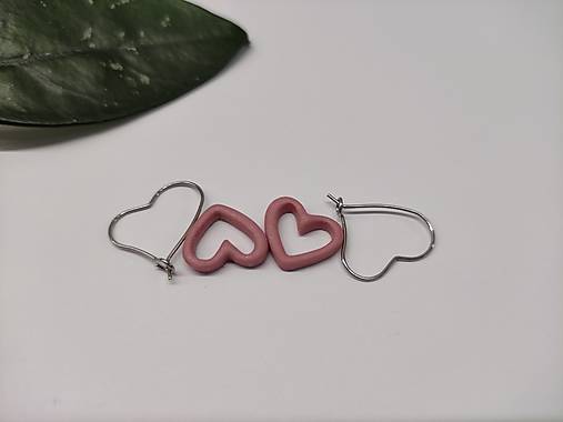 Ručne vyrábané náušnice – ružové srdiečka