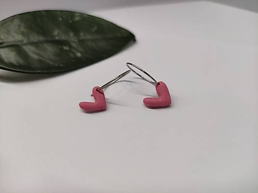 Ručne vyrábané náušnice – ružové srdiečka