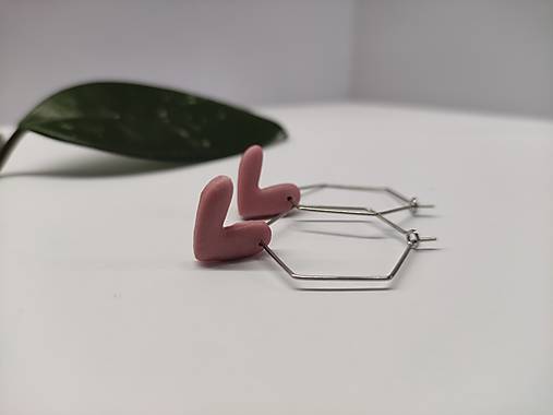 Ručne vyrábané náušnice – ružové srdiečka