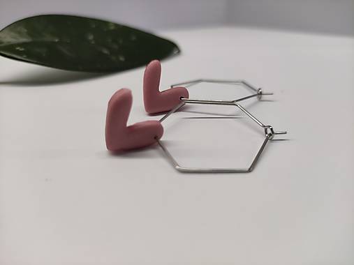 Ručne vyrábané náušnice – ružové srdiečka