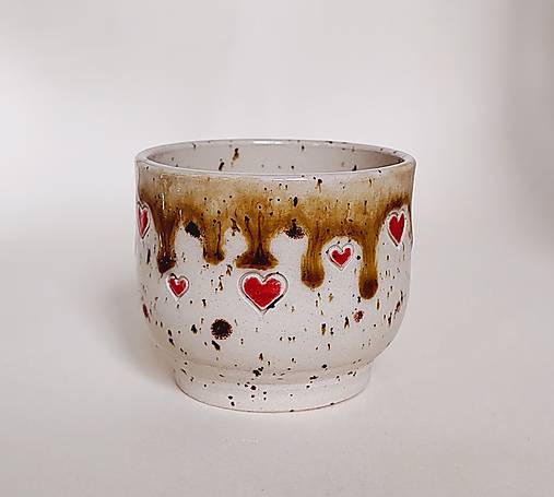 Nádoby - Keramický hrnček so srdiečkami - 18124545_