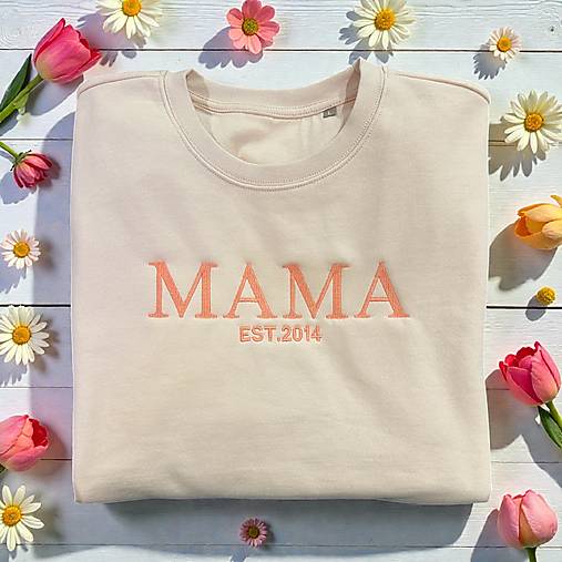 Mikiny - Vyšívaná mikina „MAMA“ – s menami detí na rukáve - 18125241_