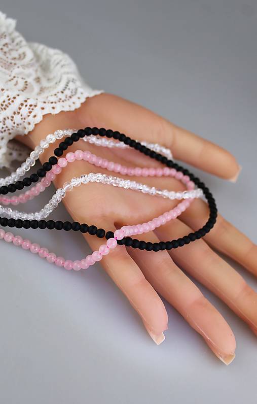 Minerály - ruženín, krištál, ónyx korálky 4mm - tri celé šnúry za cenu dvoch! - 18128052_