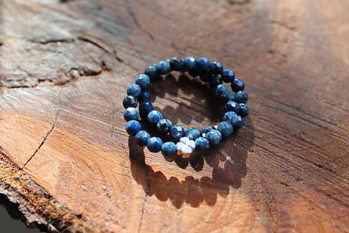 Sodalit so striebrom