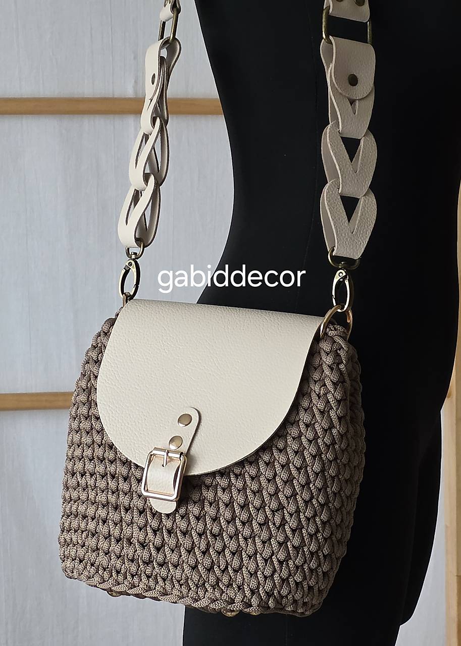 Háčkovaná kabelka s koženými komponentami (Kabelka + kožený ozdobný trak)