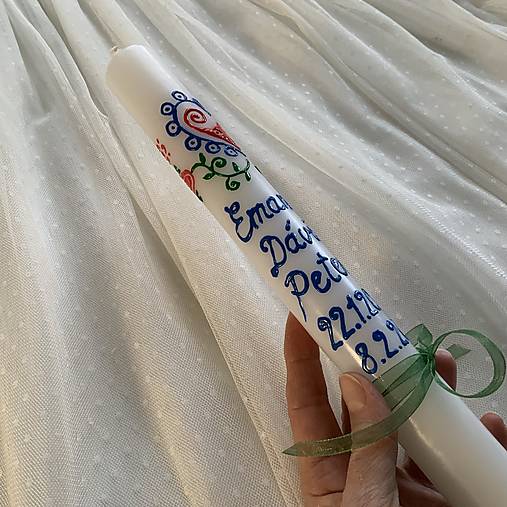 Ručne maľovaná krstná svieca s personalizáciou – 35 cm, biely vosk (pestrofarebná folk)