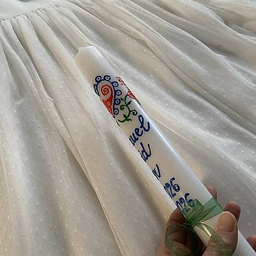 Ručne maľovaná krstná svieca s personalizáciou – 35 cm, biely vosk (21 pestrofarebná folk)