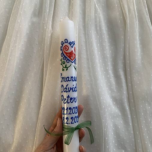 Ručne maľovaná krstná svieca s personalizáciou – 35 cm, biely vosk (21 pestrofarebná folk)