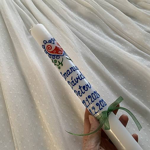 Ručne maľovaná krstná svieca s personalizáciou – 35 cm, biely vosk (21 pestrofarebná folk)