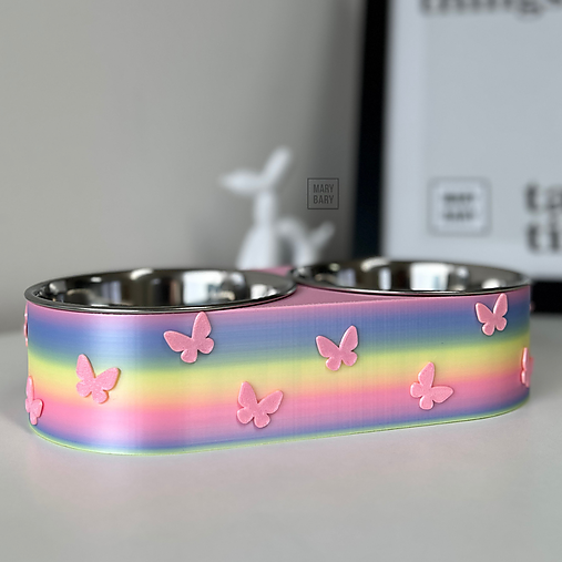 Pre zvieratá - Jedinečná dvojmiska pre psa s motýlikmi MARYBARY – dúhový dizajn s ružovou - 18126900_
