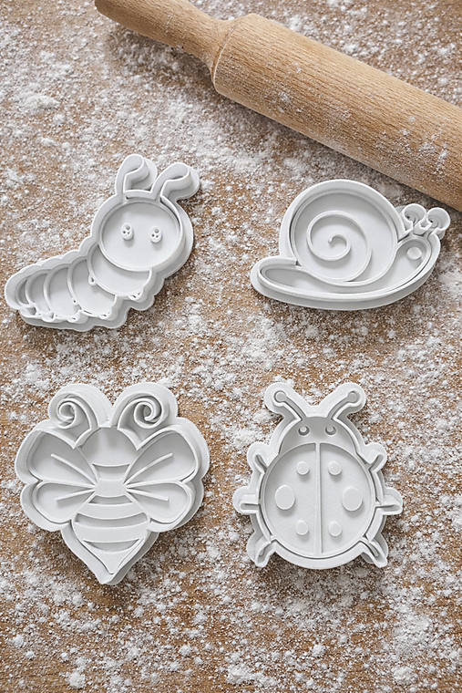 Príbory, varešky, pomôcky - Vykrajovátka chrobáčiky 4ks - 18128422_