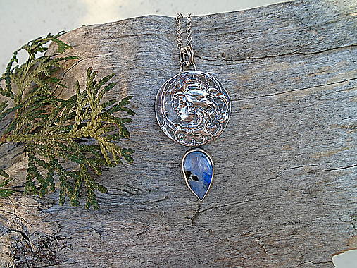 Strieborný prívesok Ag925 Dáma Mesačný kameň