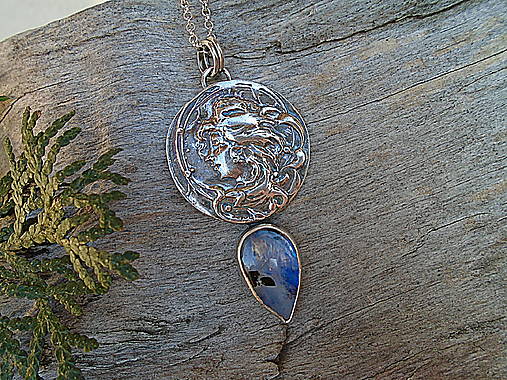 Strieborný prívesok Ag925 Dáma Mesačný kameň