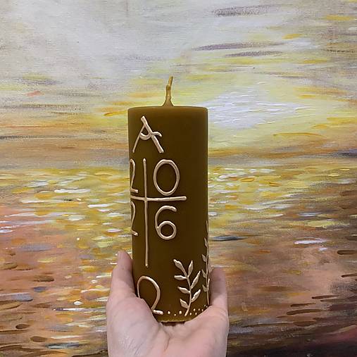 Maľovaný domáci paškál z čistého včelieho vosku “2026” Alfa a omega s  krížom