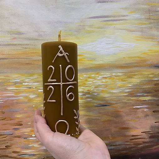 Maľovaný domáci paškál z čistého včelieho vosku “2026” Alfa a omega s  krížom