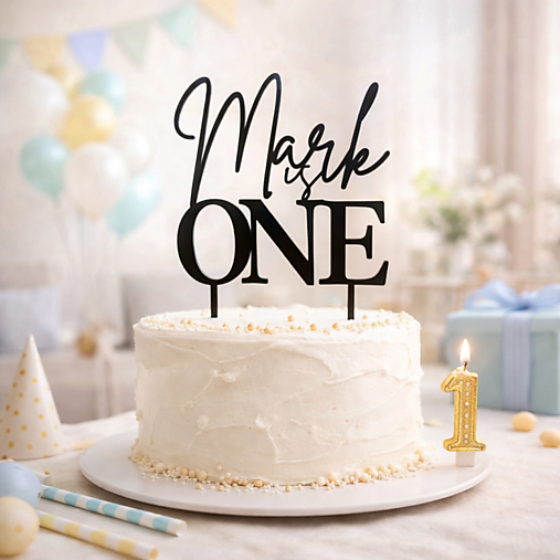 Dekorácie - Tortový zápich Meno + “is ONE” kombinované písmo - 18129132_