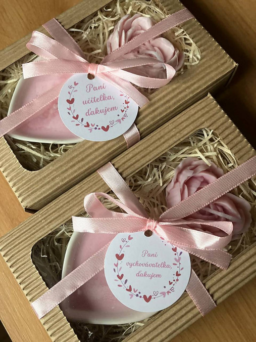Sviečky - Voňavý medovkový balíček pre najlepšiu kolegynku, pani učiteľku, vychovávateľku, pre družičku (ružový) - 18130851_
