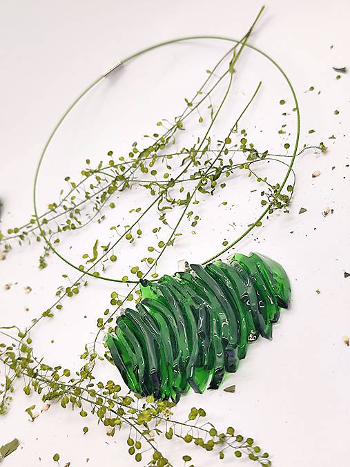 Náhrdelník z vínových fliaš "DANIELA"