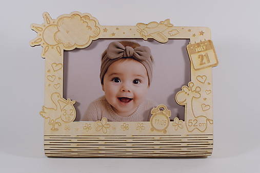 Dekorácie - Drevený rámček ku krstinám – personalizovaná spomienka na výnimočný deň - 18133444_