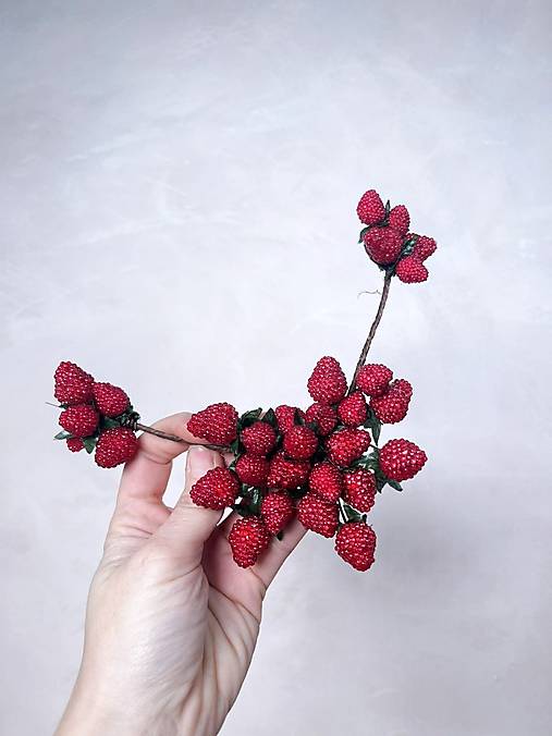 Kvetinová aplikácia so závojom "leto s chuťou jahôd"