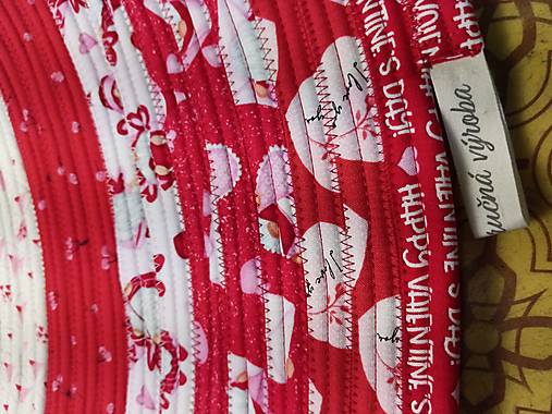 Valentínsky Jelly-Roll koberec – ručne šitý kúsok lásky pre váš domov