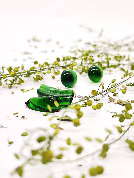 Zelený Zázrak "VERA" – Šperk z Recyklovaného Vínofľaše