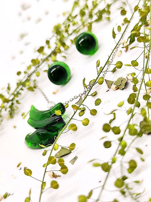 Zelený Zázrak "VERA" – Šperk z Recyklovaného Vínofľaše